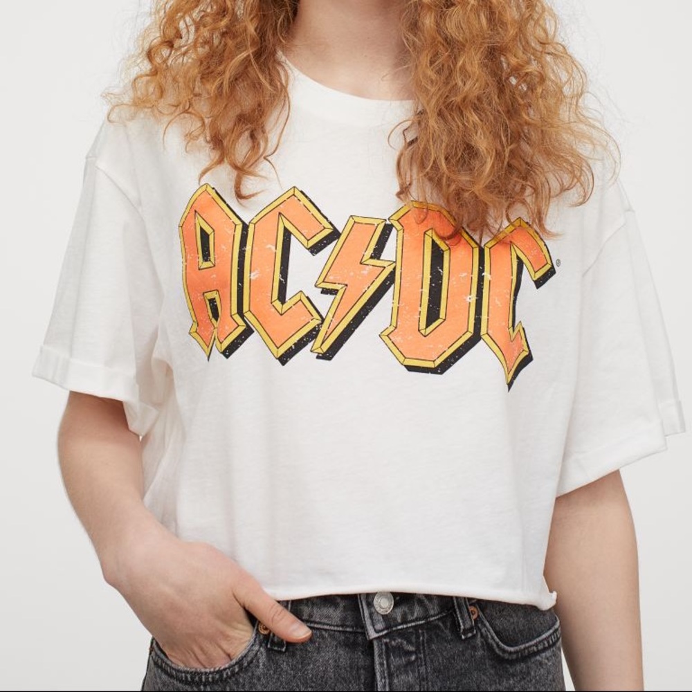 H&M Divided Wide Cut Cropped tee